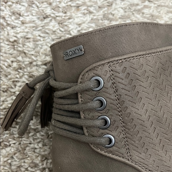 Roxy Devon Taupe Brown Textured Stacked Heel Ankle Booties - Size 9 - Picture 10 of 16